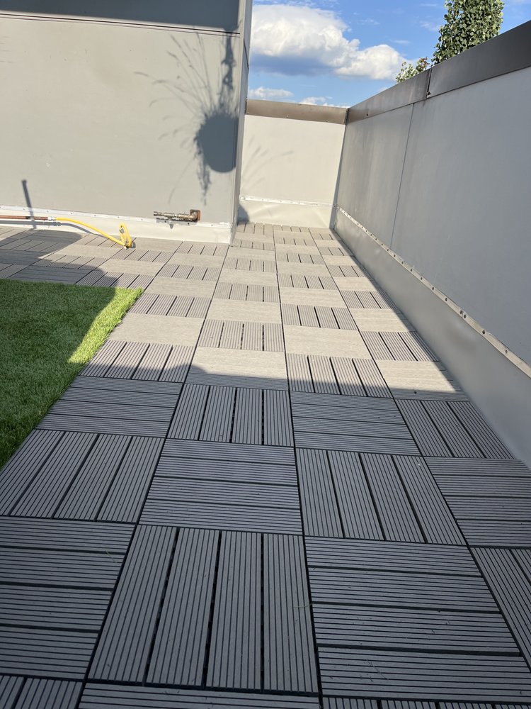 Seattle deck ideal for relaxing or entertaining, using VersiFlex PVC.

