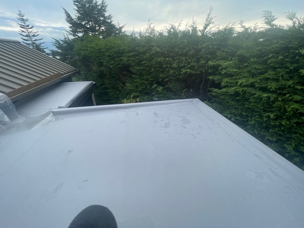 Professional flat roof replacement service in Kirkland, WA.