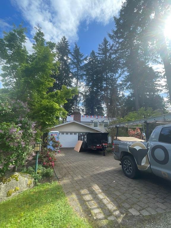 Moire Black Northgate shingles enhancing a Mercer Island residence.

