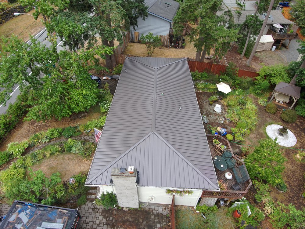 Professional metal roof replacement in Bellevue, ensuring protection.