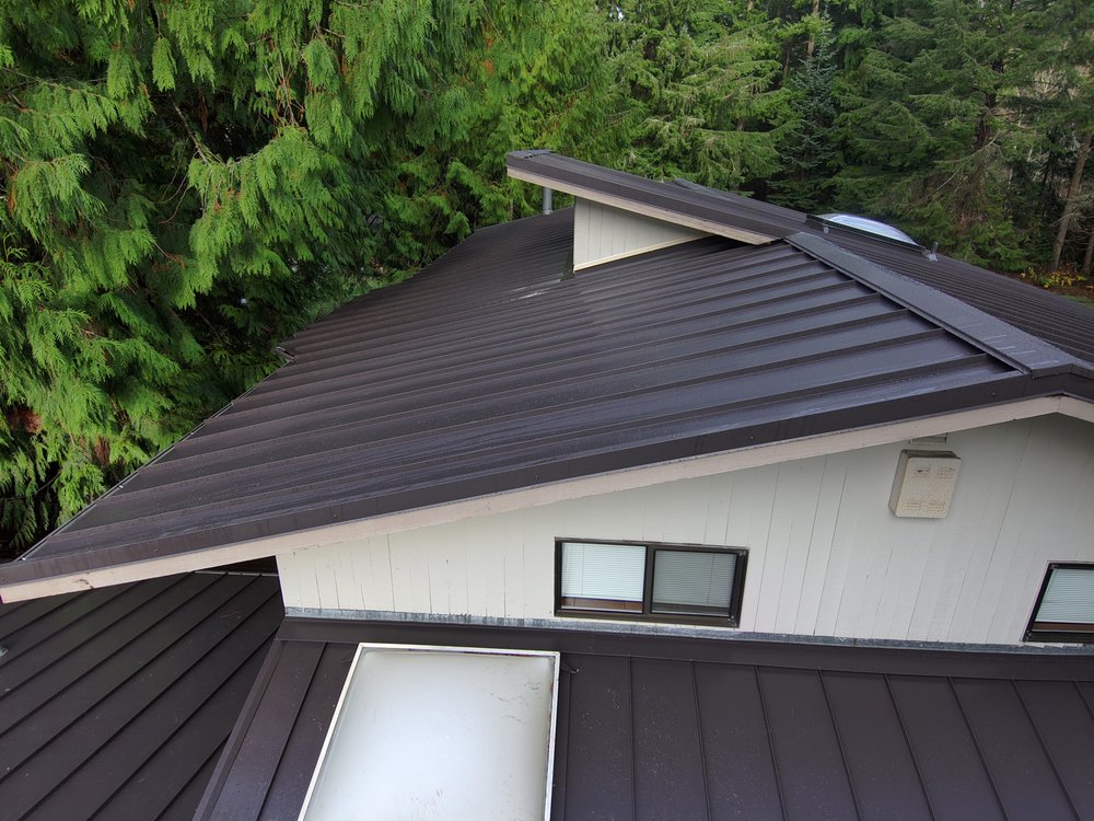 Beautiful Nuray Metal roof by Orca Roofing & Exteriors elevating a home's appearance in Bellevue.



