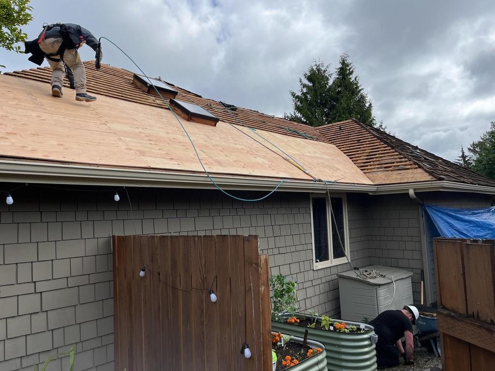 Wood shake roof replacement with CertainTeed Presidential Shake TL in Bellevue.

