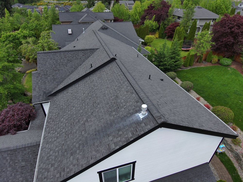 Lake Tapps roof with lasting protection from CertainTeed Landmark shingles.

