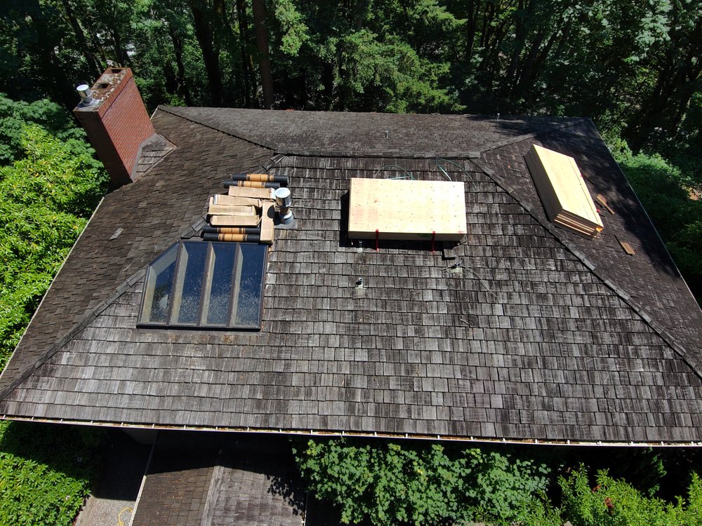 Mercer Island home with a durable shingle roof.

