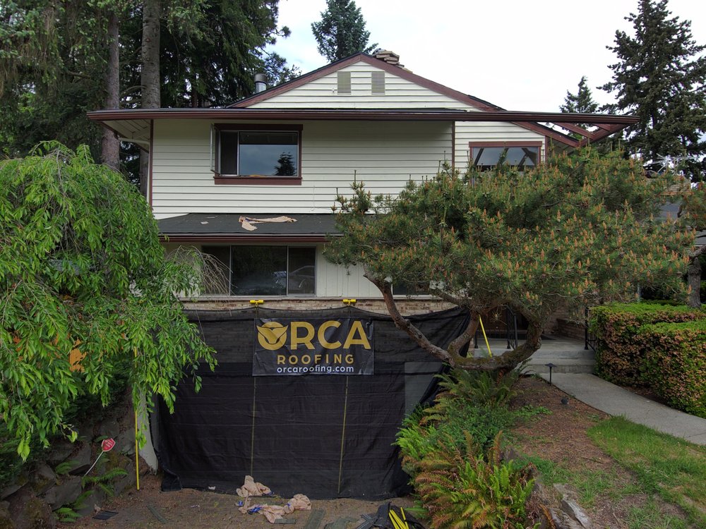 Mercer Island home with a durable shingle roof replacement.

