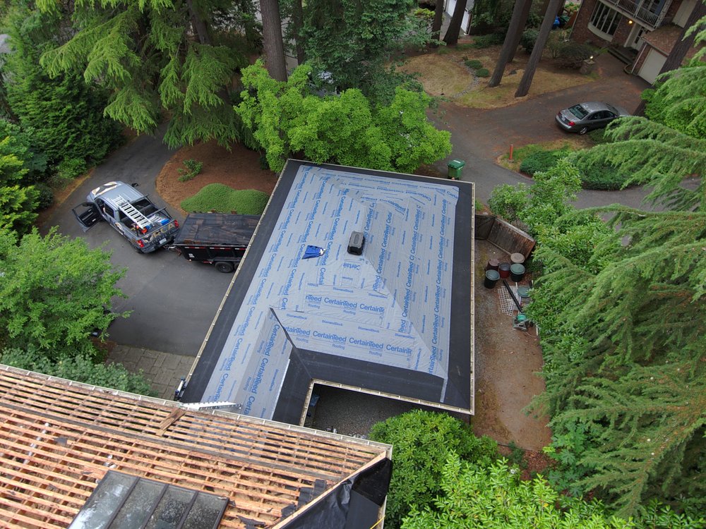High-quality shingle roof replacement for a Mercer Island residence.

