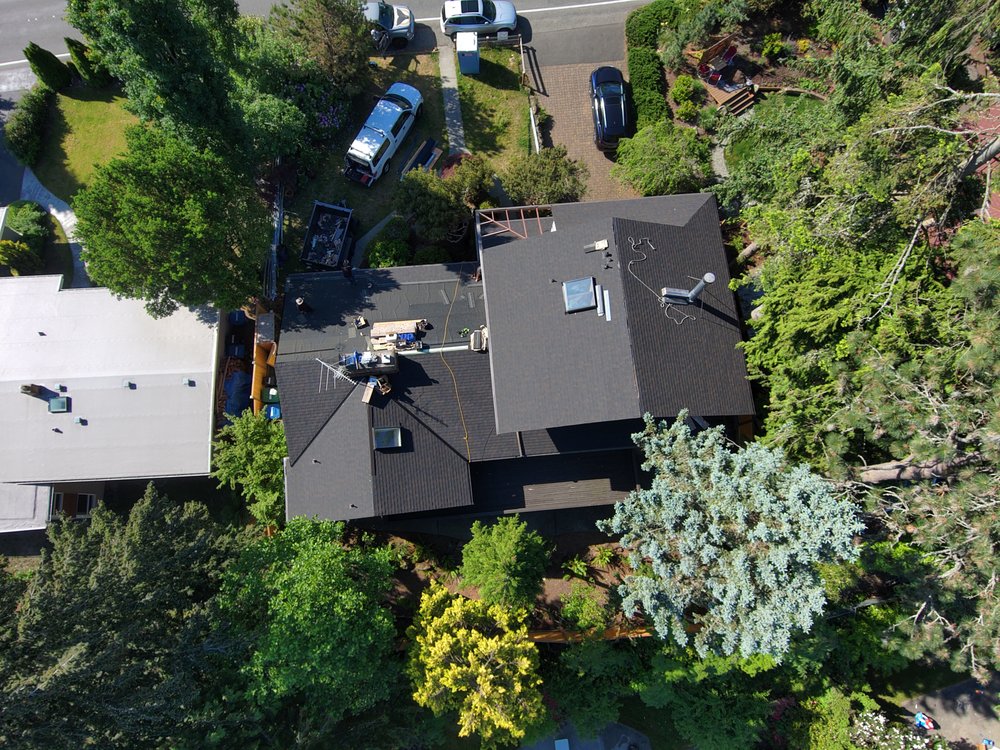 Mercer Island residence featuring a new shingle roof system.
