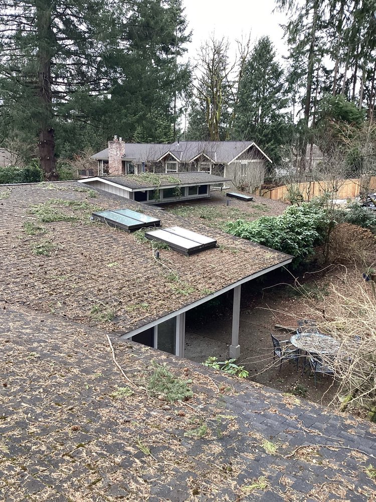 Expert Pabco Premier shingle installation in Weathered Wood, Redmond, Washington.

