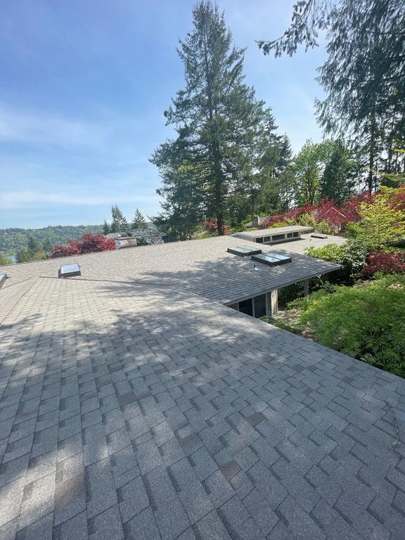 Weathered Wood Pabco Premier shingles enhancing a Redmond, WA residence.

