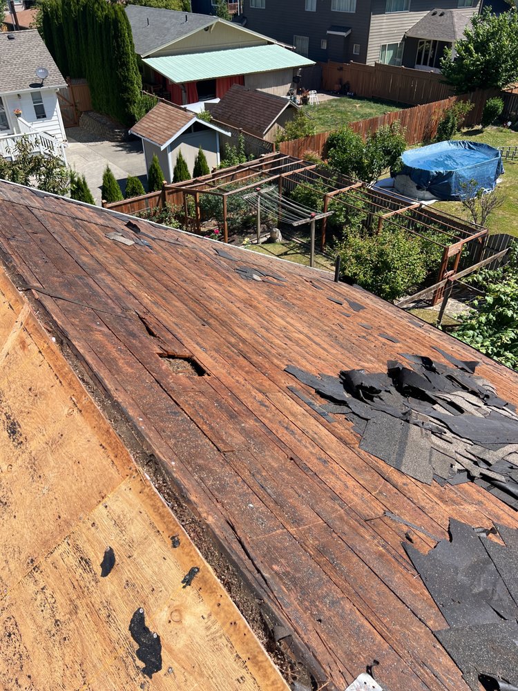 High-quality shingle roof replacement for a Renton property.

