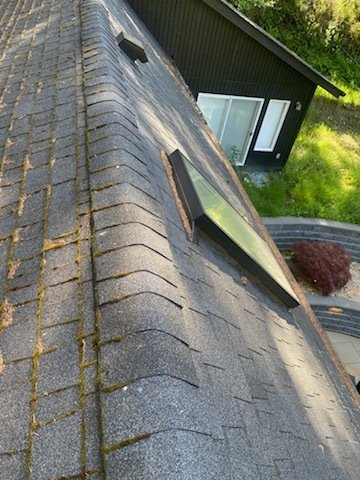 Woodinville home with a freshly cleaned roof, showcasing improved appearance.